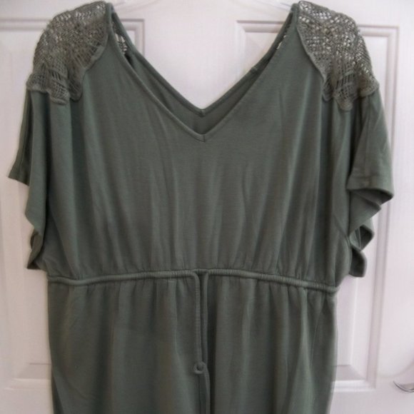 Liz Lange Maternity Top - Picture 1 of 2